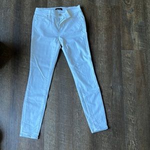 White skinny jeans